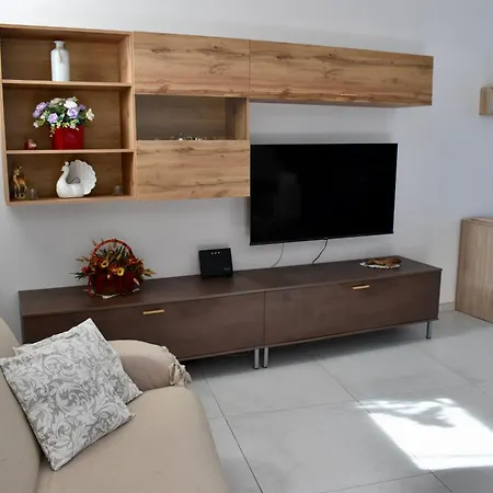 Cheryl - Maggiore Appartement